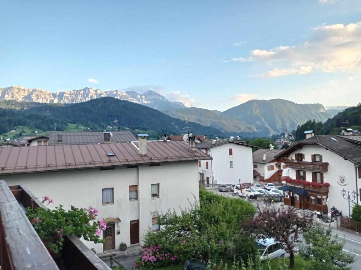La Mansarda Di Sabina. Appartement Fiera Di Primiero Buitenkant foto